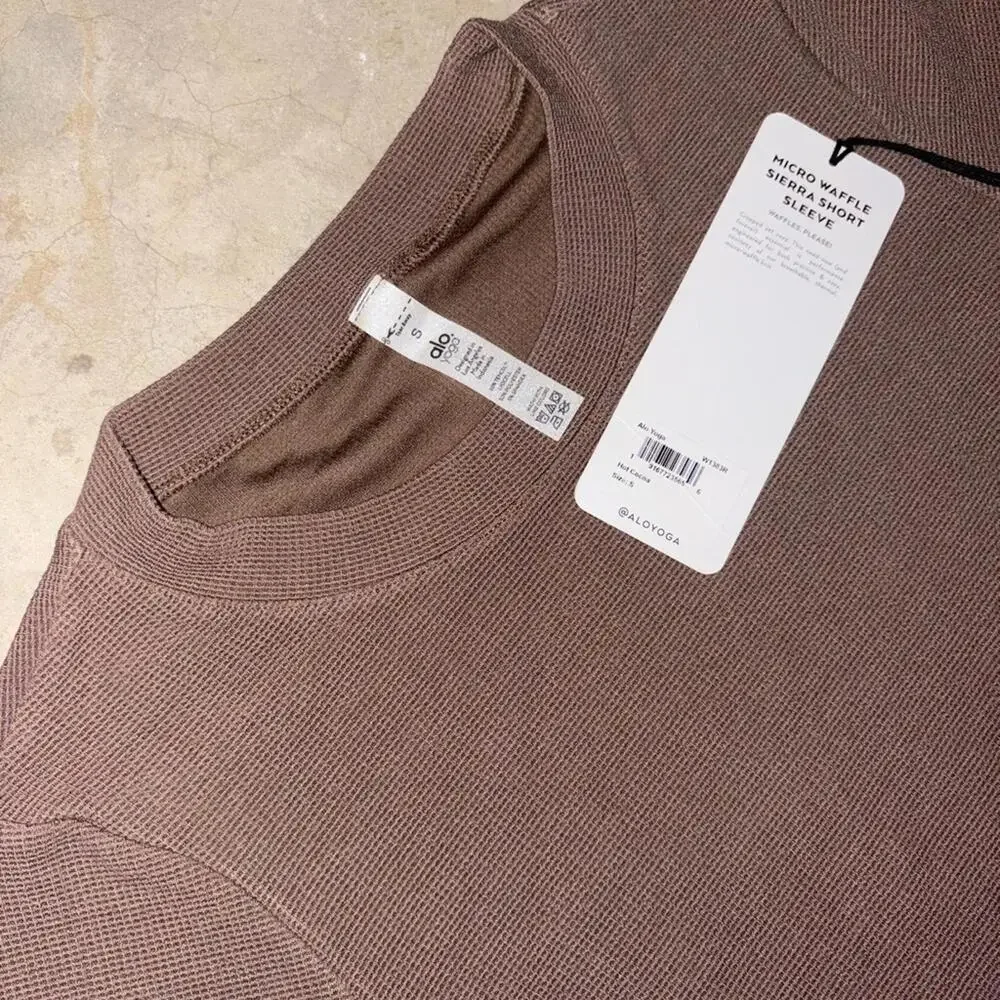 NWT ALO Yoga Micro Waffle Sierra Short Sleeve Crop Top- Hot Cocoa size S - Picture 4 of 5